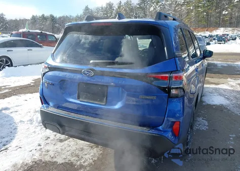 2025 Subaru Forester Premium Hybrid z USA, uszkodzony, nr VIN JF2SLSED9SH430574